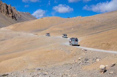 Kamyon üzerinde yüksek irtifa Manali - Leh road, Hindistan 
