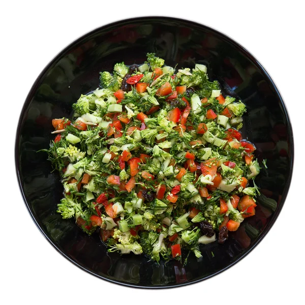 Verse salade met broccoli, rode paprika, venkel, rozijnen, zonnebloempitten. Geïsoleerd op witte achtergrond — Stockfoto