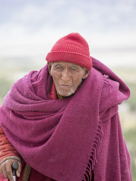 Old Tibetan Buddhist monk in Ladakh. India — Stock Photo, Image