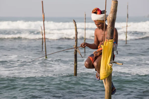 Les pêcheurs pêchent dans l'océan Indien. Sri Lanka Images De Stock Libres De Droits