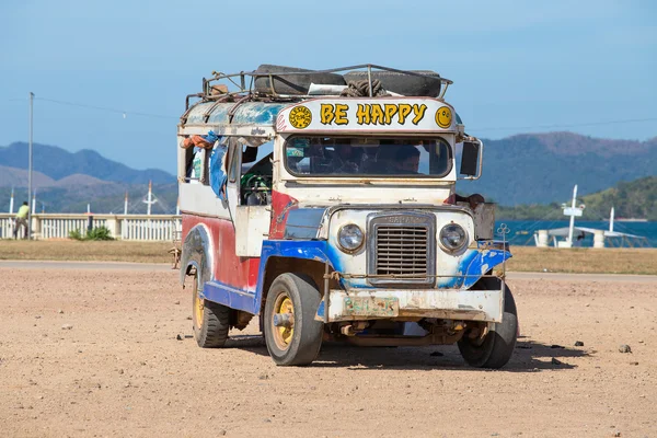 Jeepneys passing, Philippines inexpensive bus service. — Stock Photo, Image