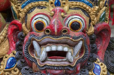 Geleneksel Balinese Tanrı heykelinin portre. Bali Tapınağı. Endonezya