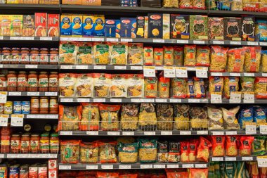 Bir süpermarket Siam Paragon, Bangkok raflara İtalyan pasta yelpazesi. Siam Paragon Asya'daki en büyük alışveriş merkezlerinden biridir.