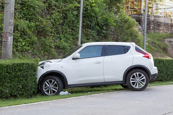 Auto-ongeluk dat gebeurd op de weg in eiland Koh Phangan, Thailand — Stockfoto