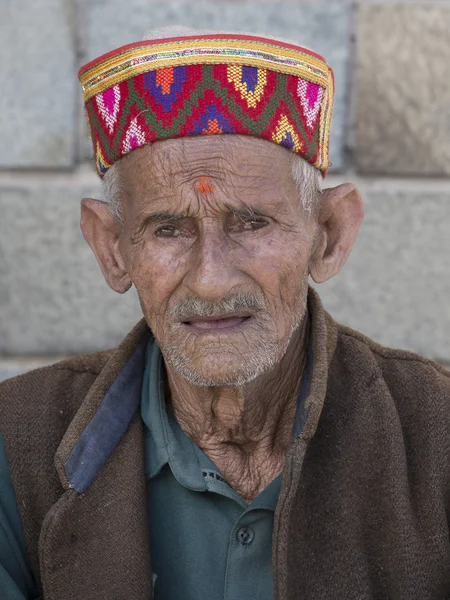 Old local man in Manali, India — Stock Photo, Image
