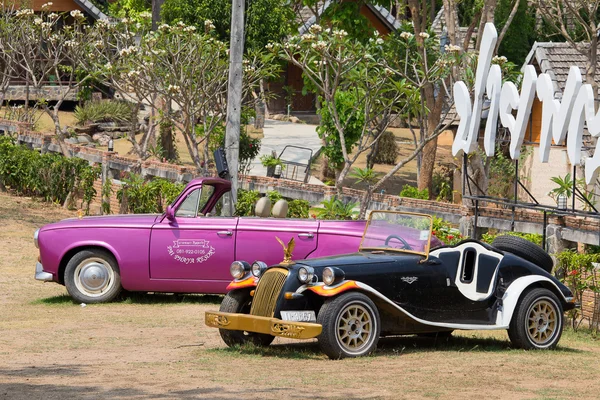 Dwa samochody retro. Pai, Tajlandia — Zdjęcie stockowe
