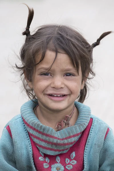 Bedelaar meisje in Leh, India — Stockfoto