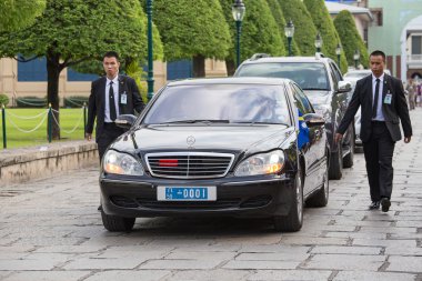 Korumalar Grand Palace Bangkok hareket eder devlet otomobil korumak.