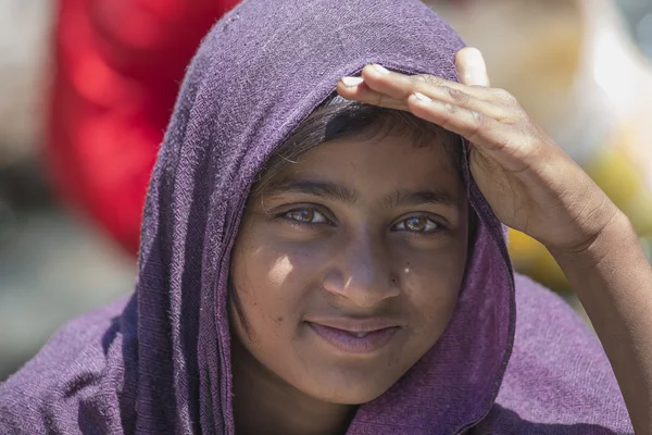 Lokale junge mädchen in manali, indien — Stockfoto