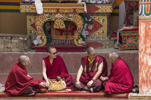 Тибетский буддийский монах в монастыре Ламаюру, Ладакх, Индия — стоковое фото