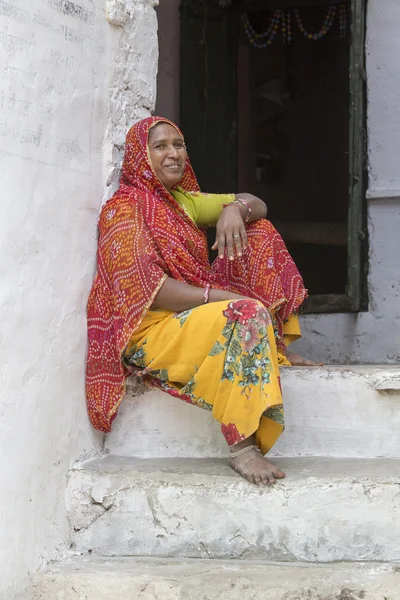 Poor Indian woman. Pushkar, India — Stock Photo, Image