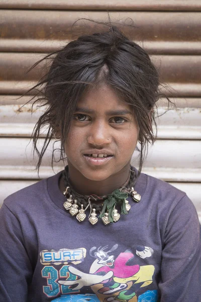 肖像可怜的年轻女孩，在印度 — 图库照片