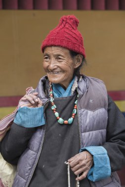 Hemis Manastırı Tibetli Budist yaşlı kadınlar. Ladakh, Kuzey Hindistan