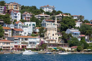 Prens Adaları'nın lüks konut konut ile Burgaz Adası hillside görünümü kenarı, Türkiye