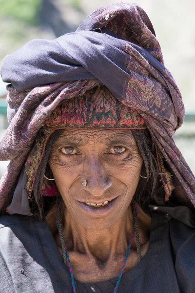 Portrait Indian woman. Srinagar, Kashmir, India. Close up — ストック写真