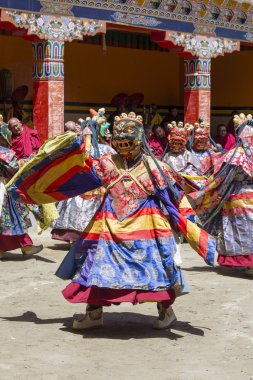 Tibetli Budist lamas törensel bir dans Lamayuru, Ladakh, Hindistan manastırda gerçekleştirmek.