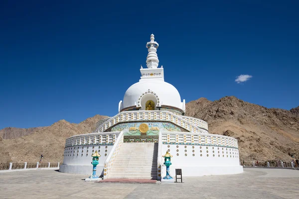 Shanti Stupa is a Buddhist white domed stupa in Leh, India — Stock Photo, Image