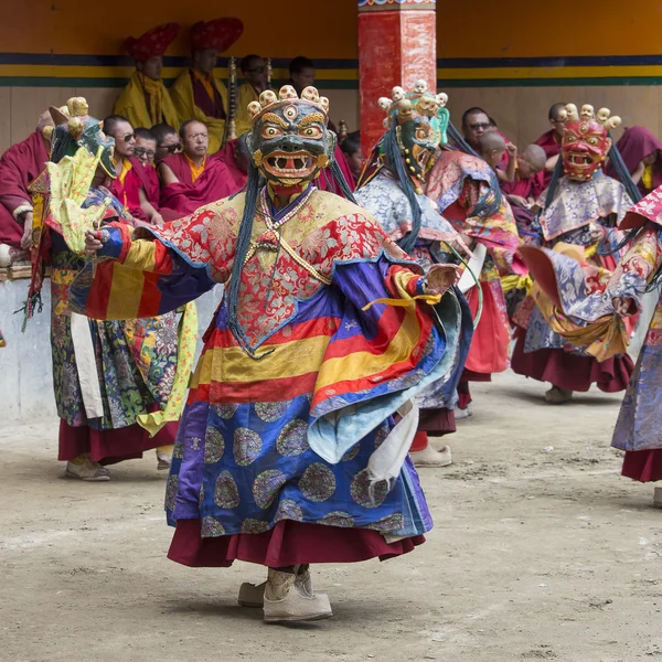 Tibetan Buddhist lamas perform a ritual dance in the monastery of Lamayuru, Ladakh, India — Stock Photo, Image