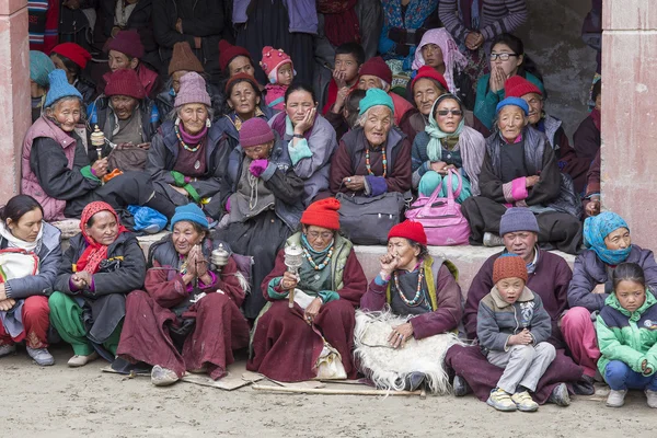 Tibetan Buddhist old people in the monastery of Lamayuru, Ladakh, India — Stock Photo, Image