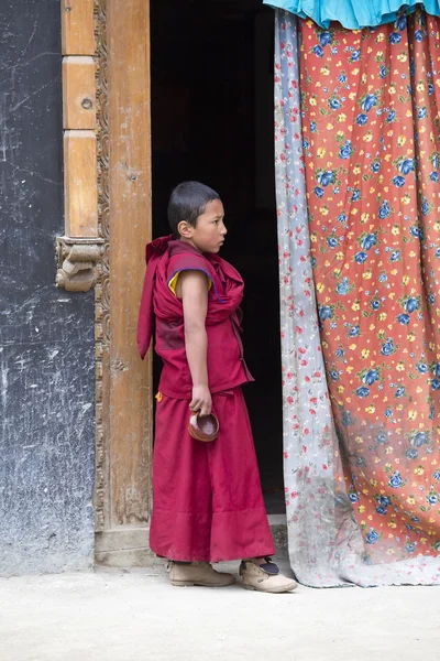 Tibetischer buddhistischer junger Mönch im Kloster Lamayuru, ladakh, Indien — Stockfoto