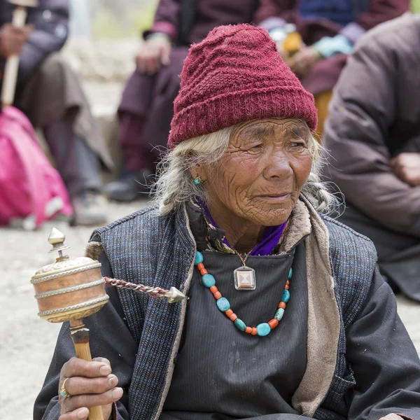 티베트 불교 수도원의 Lamayuru, Ladakh, 인도에서 여자 — 스톡 사진