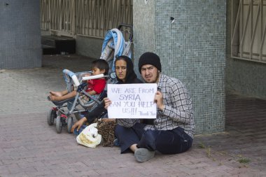 Suriye'den mültecilere yardım Istanbul, Türkiye'de sokakta istiyor