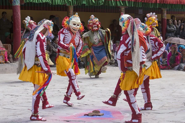 Tibetan Buddhist lamas in the mystical masks perform a ritual Tsam dance . Hemis monastery, Ladakh, India — Stock Photo, Image