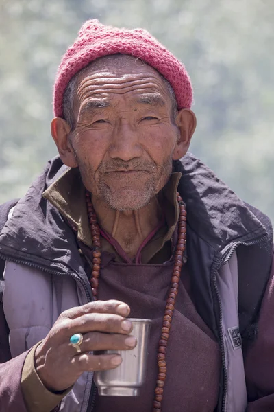 Tibetan Buddhist old men in Hemis monastery. Ladakh, North India — Stock Photo, Image
