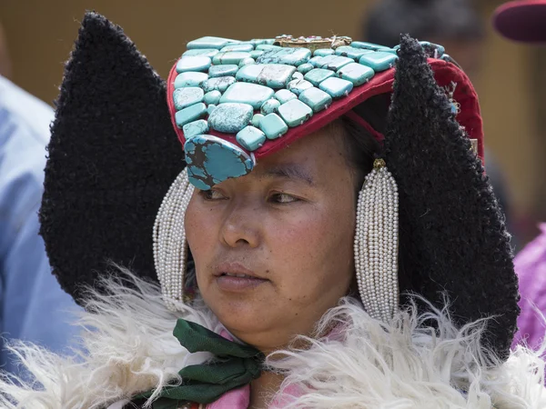 Mujeres budistas tibetanas en traje nacional. Monasterio de Hemis, Ladakh, norte de la India —  Fotos de Stock