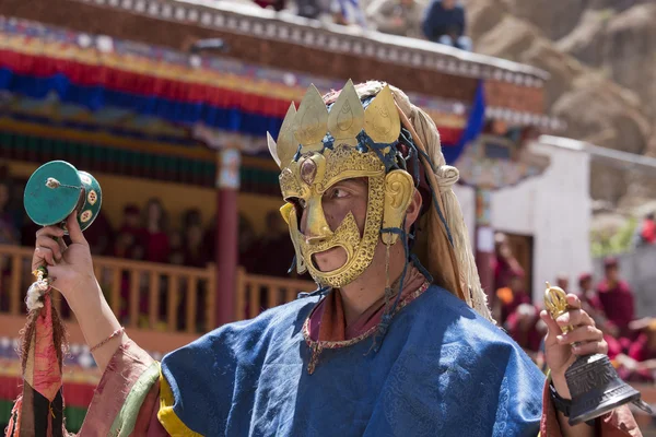 Tibetan Buddhist lamas in the mystical masks perform a ritual Tsam dance . Hemis monastery, Ladakh, India — Stock Photo, Image