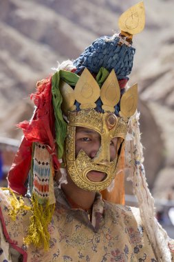 Tibetli Budist lamas mistik maskeli bir ritüel Tsam dans gerçekleştirin. Hemis Manastırı, Ladakh, Hindistan