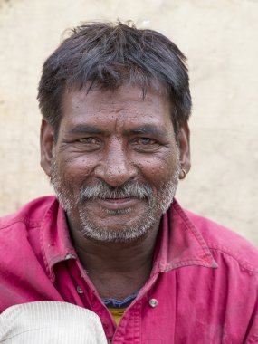 Portre yaşlı adama sokakta Leh, Ladakh içinde. Hindistan