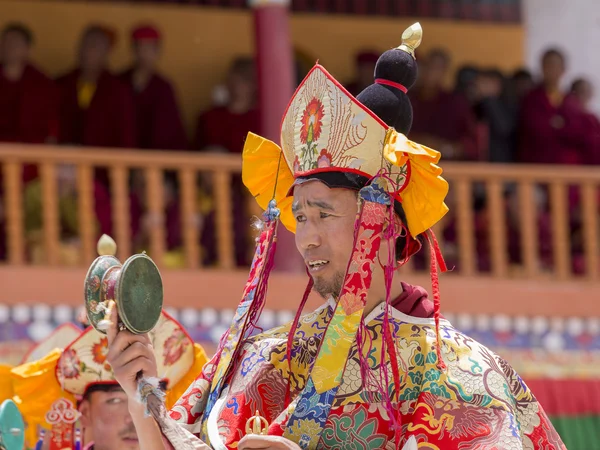 Tibetan Buddhist lamas perform a ritual Tsam dance . Hemis monastery, Ladakh, India — Zdjęcie stockowe