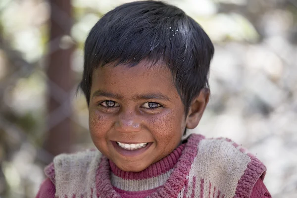 Portrait poor beggar girl on the street in Leh, Ladakh. India — Stockfoto