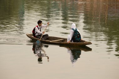 Tekne ve Dal gölde Hint insanlar. Srinagar, Jammu and Kashmir devlet, Hindistan