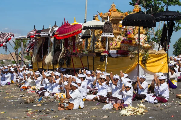 Indonesian people celebrate Balinese New Year and the arrival of spring. Ubud, Bali, Indonesia — 스톡 사진