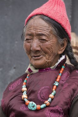 Hemis Manastırı Tibetli Budist yaşlı kadınlar. Ladakh, Kuzey Hindistan