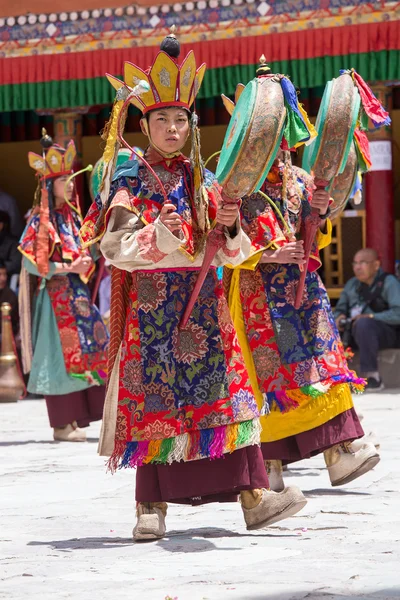 Tibetan Buddhist lamas in the mystical masks perform a ritual Tsam dance . Hemis monastery, Ladakh, India — Stock Photo, Image