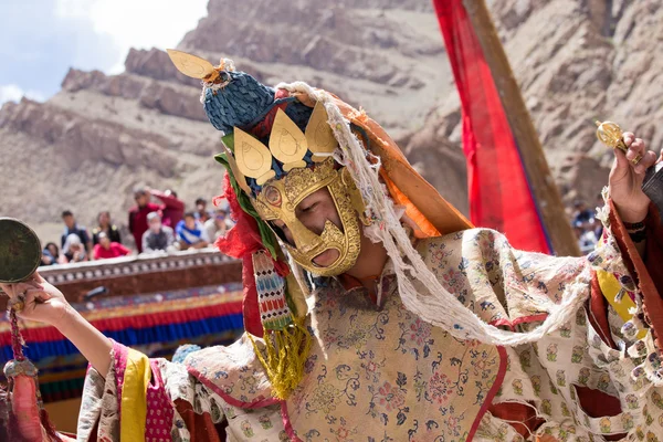 Tibetan Buddhist lamas in the mystical masks perform a ritual Tsam dance . Hemis monastery, Ladakh, India — Stock Photo, Image