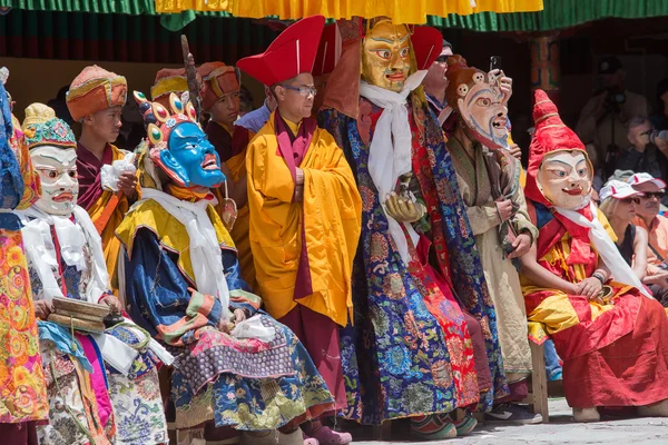 Tibetan Buddhist lamas in the mystical masks perform a ritual Tsam dance . Hemis monastery, Ladakh, India — Stock Photo, Image