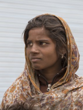 Hint dilenci kız Leh, Ladakh sokakta. Hindistan