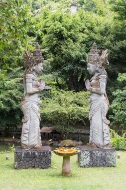Geleneksel taş bahçe heykel. Ada Bali, Ubud, Endonezya