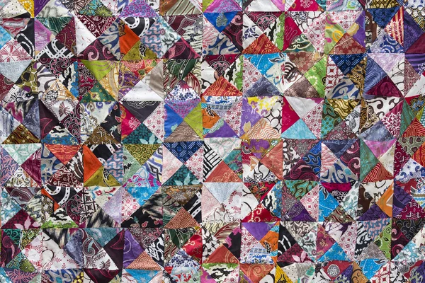 Färgglada crazy quilt till salu, ön Bali, Indonesien — Stockfoto