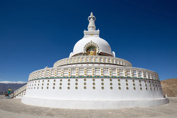 Tall Shanti Stupa near Leh, Ladakh, Jammu and Kashmir, India — Stock Photo, Image