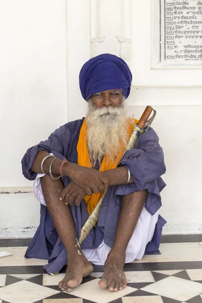 Amritsar, Pencap, Hindistan altın tapınağı ziyaret Sih adam. — Stok fotoğraf