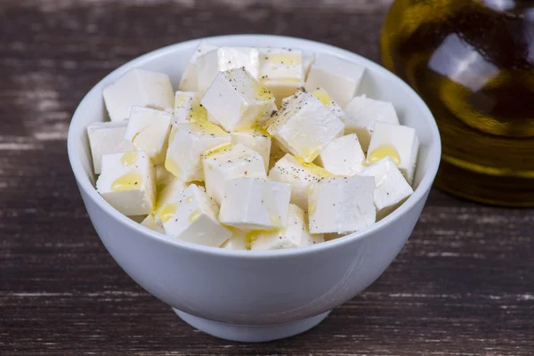 Formaggio greco bianco in piatto, primo piano — Foto Stock