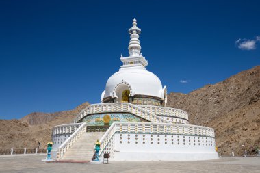 Uzun boylu Shanti Stupa yakınındaki Leh, Ladakh, Jammu ve Keşmir, Hindistan