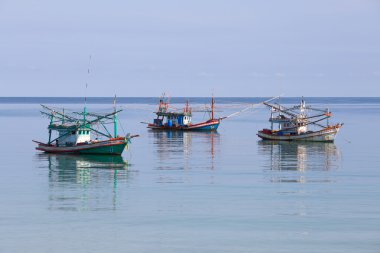 Üç Tay balıkçı tekneleri Denizi. Adası Koh Samui, Tayland