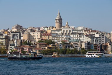 Istanbul, Türkiye'de Haliç üzerinden Ortaçağ Simgesel Yapı kule Beyoğlu İlçe tarihi mimarisi ve Galata