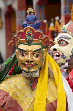 Tibet lamas mistik maskesi Hemis Gompa, Ladakh, Kuzey Hindistan Yuru Kabgyat Budist festivalin zamanında Tsam gizem dans dans giymiş